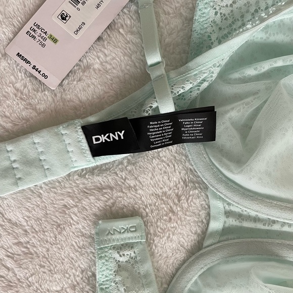 New DKNY bra retails $44 - Picture 3 of 5